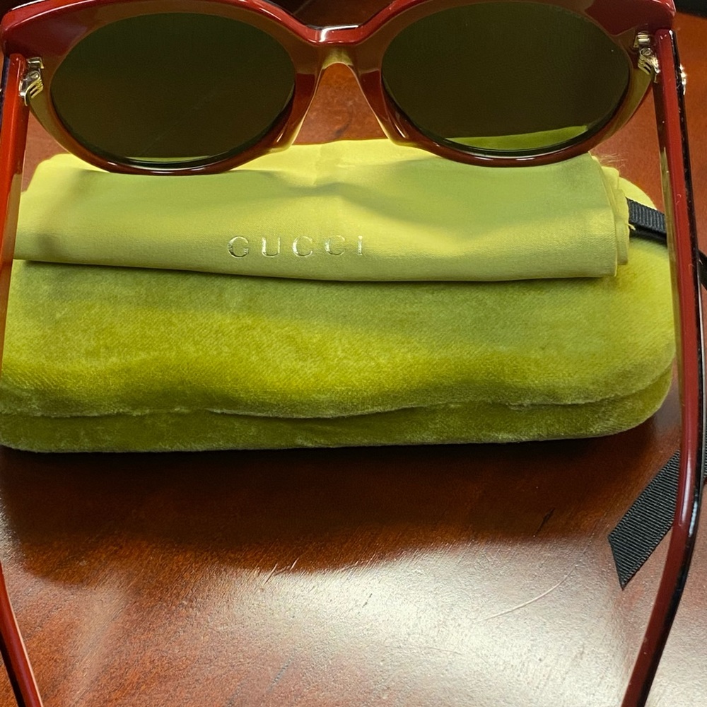 Gucci Oversized Cateye Sunglasses - Picture 5 of 6